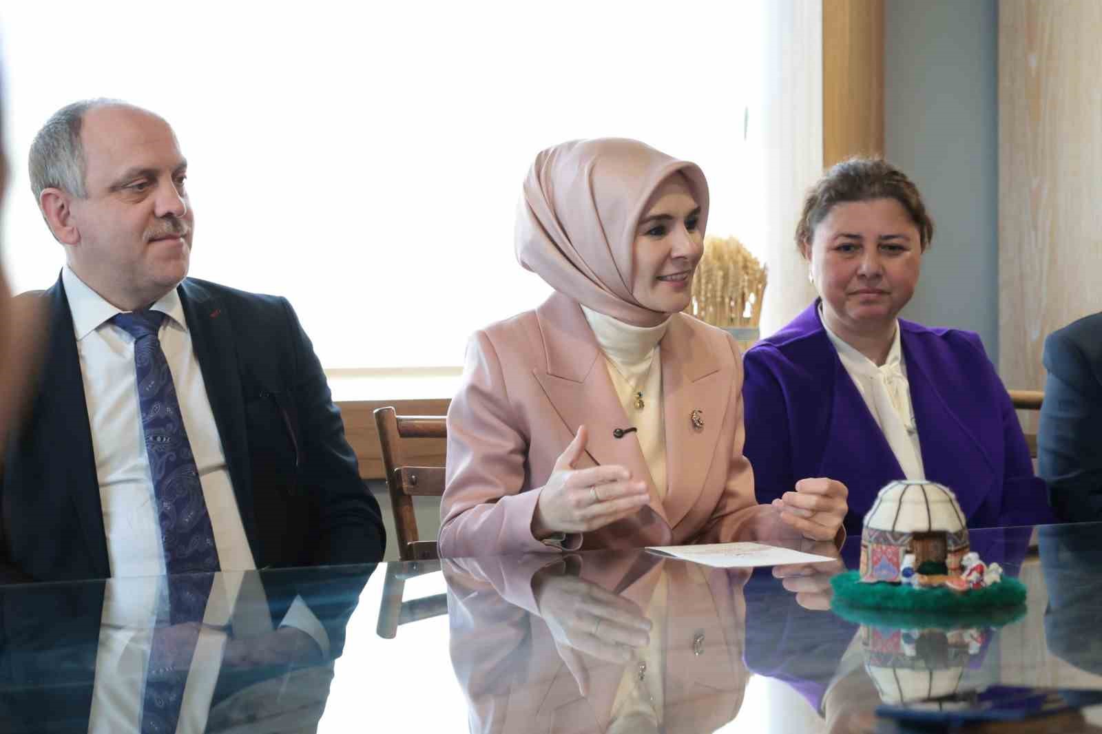 Bakan Göktaş: "Kadınların üretimde, istihdamda ve girişimcilikte daha güçlü şekilde yer aldığı bir Türkiye için çalışmalarımıza kararlılıkla devam edeceğiz"
Bakan Göktaş: "Kadınların üretimde, istihdamda ve girişimcilikte daha güçlü şekilde yer aldığı bir Türkiye için çalışmalarımıza kararlılıkla devam edeceğiz"