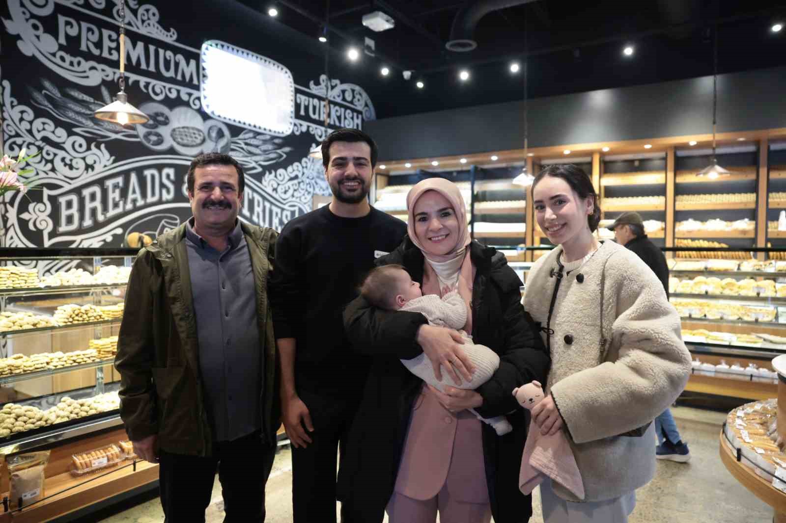 Bakan Göktaş: "Kadınların üretimde, istihdamda ve girişimcilikte daha güçlü şekilde yer aldığı bir Türkiye için çalışmalarımıza kararlılıkla devam edeceğiz"
Bakan Göktaş: "Kadınların üretimde, istihdamda ve girişimcilikte daha güçlü şekilde yer aldığı bir Türkiye için çalışmalarımıza kararlılıkla devam edeceğiz"