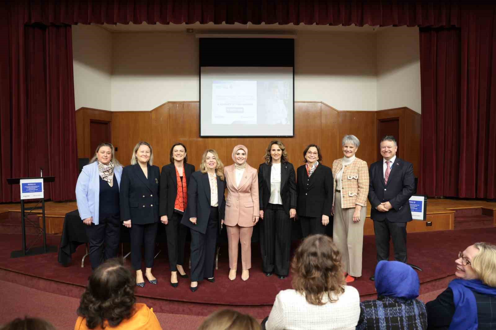 Bakan Göktaş: "Kadınların üretimde, istihdamda ve girişimcilikte daha güçlü şekilde yer aldığı bir Türkiye için çalışmalarımıza kararlılıkla devam edeceğiz"
Bakan Göktaş: "Kadınların üretimde, istihdamda ve girişimcilikte daha güçlü şekilde yer aldığı bir Türkiye için çalışmalarımıza kararlılıkla devam edeceğiz"
