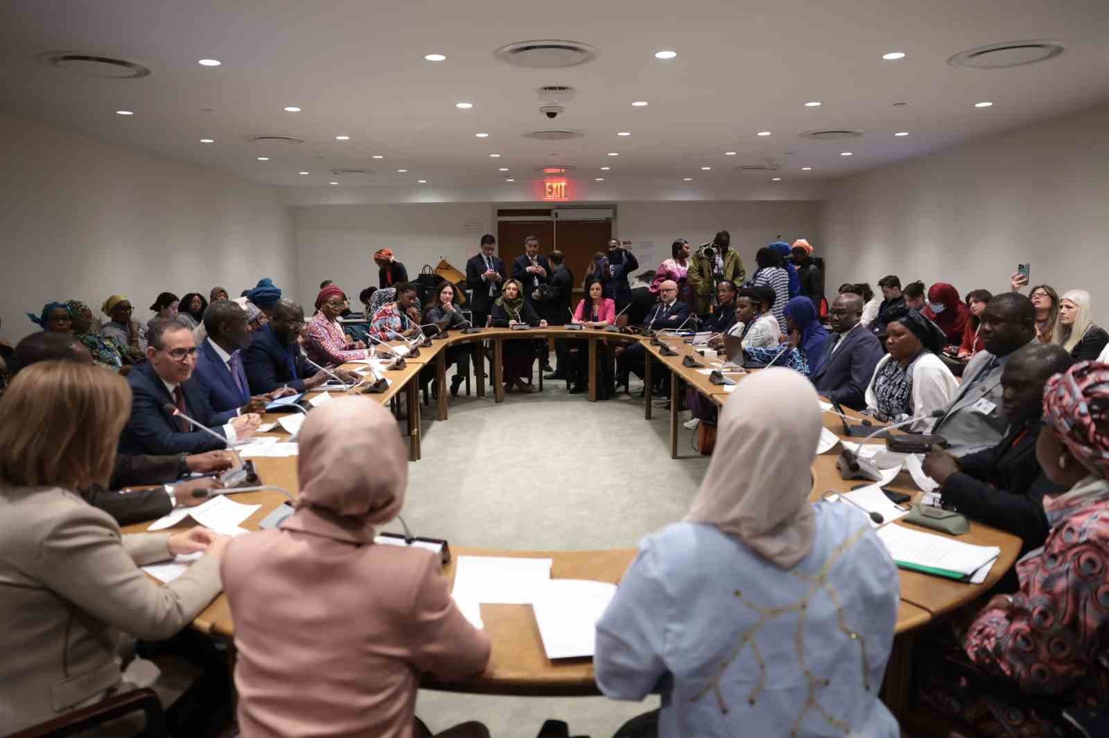 Bakan Göktaş: "Kadınların üretimde, istihdamda ve girişimcilikte daha güçlü şekilde yer aldığı bir Türkiye için çalışmalarımıza kararlılıkla devam edeceğiz"
Bakan Göktaş: "Kadınların üretimde, istihdamda ve girişimcilikte daha güçlü şekilde yer aldığı bir Türkiye için çalışmalarımıza kararlılıkla devam edeceğiz"