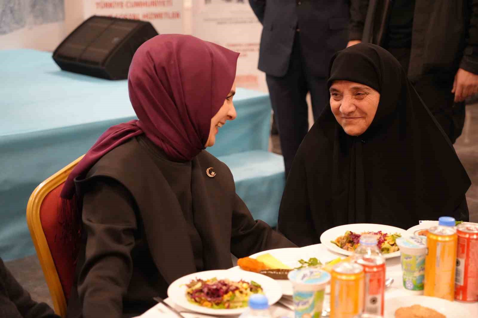 Bakan Göktaş, Kars’ta şehit yakınlarıyla gönül sofrasında buluştu
