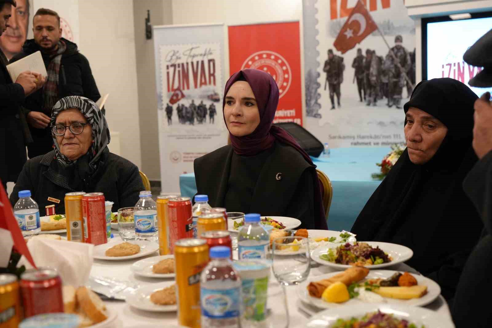 Bakan Göktaş, Kars’ta şehit yakınlarıyla gönül sofrasında buluştu
