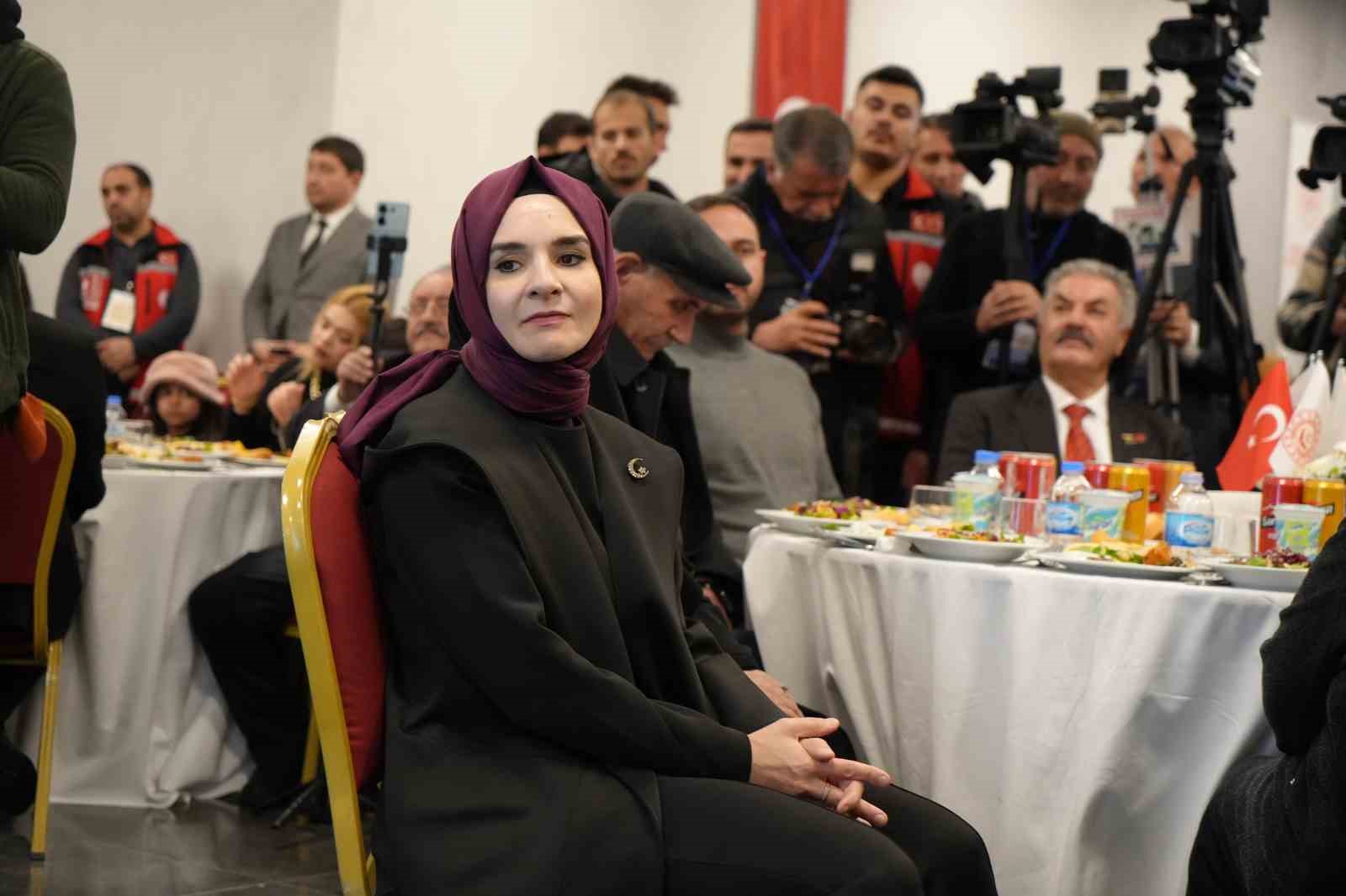 Bakan Göktaş, Kars’ta şehit yakınlarıyla gönül sofrasında buluştu
