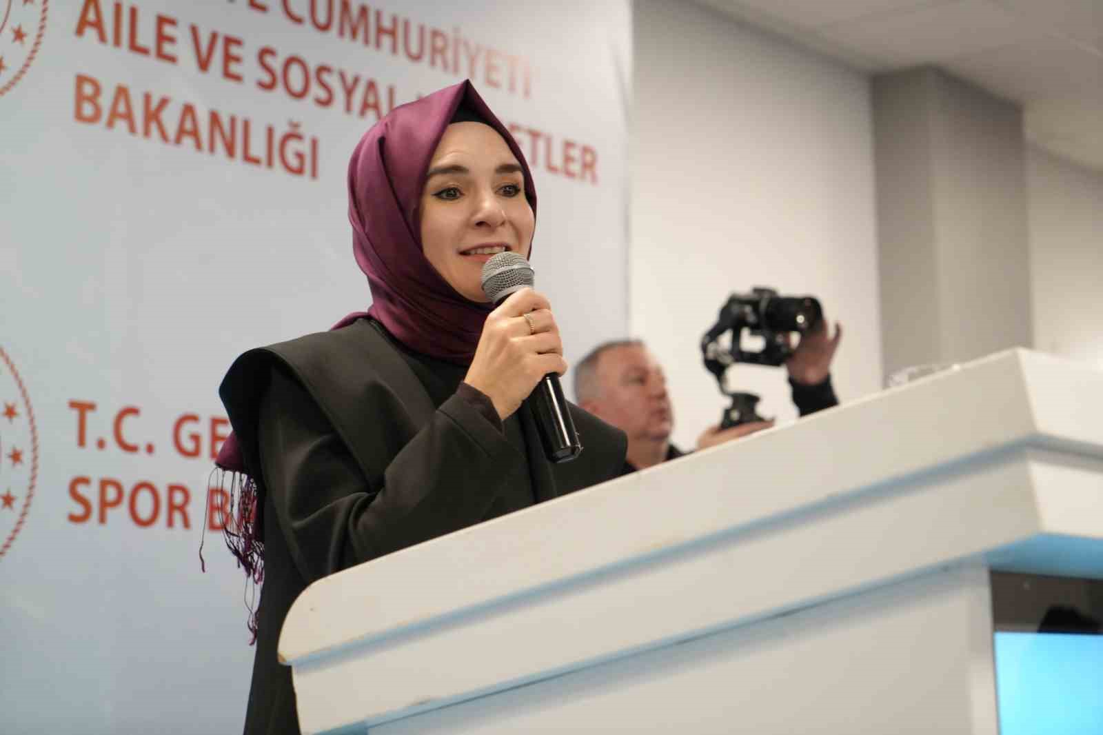 Bakan Göktaş, Kars’ta şehit yakınlarıyla gönül sofrasında buluştu
