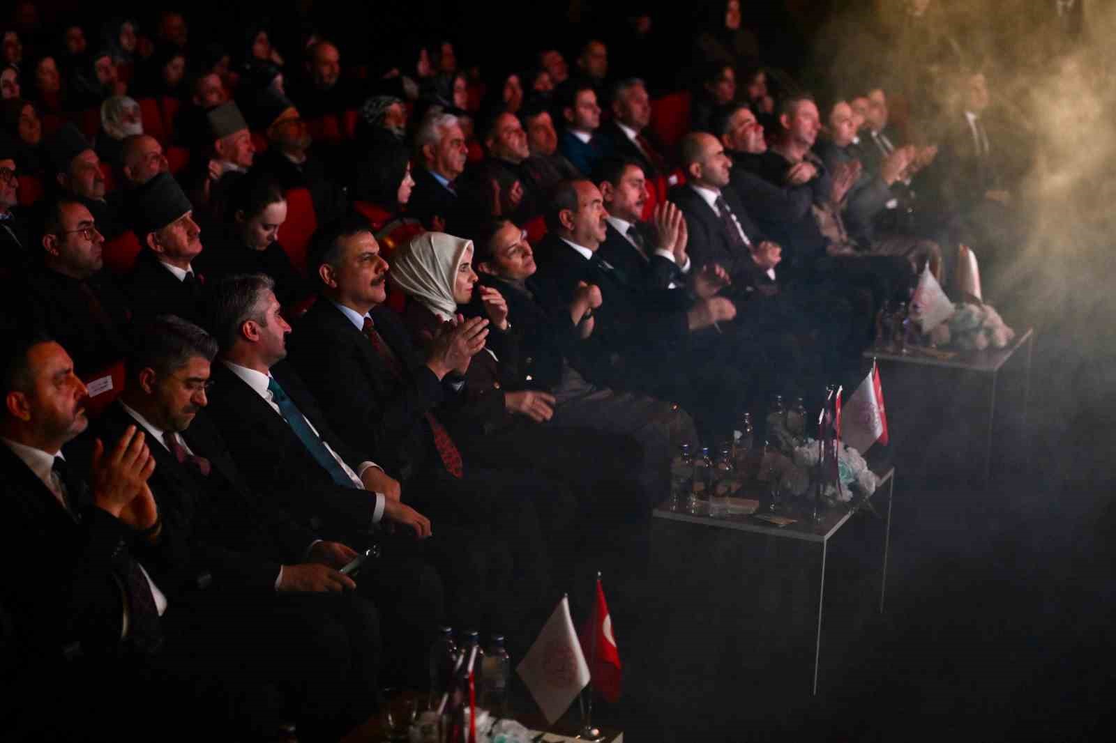 Bakan Göktaş ’Medd-Up’ sahne gösterisini izledi
