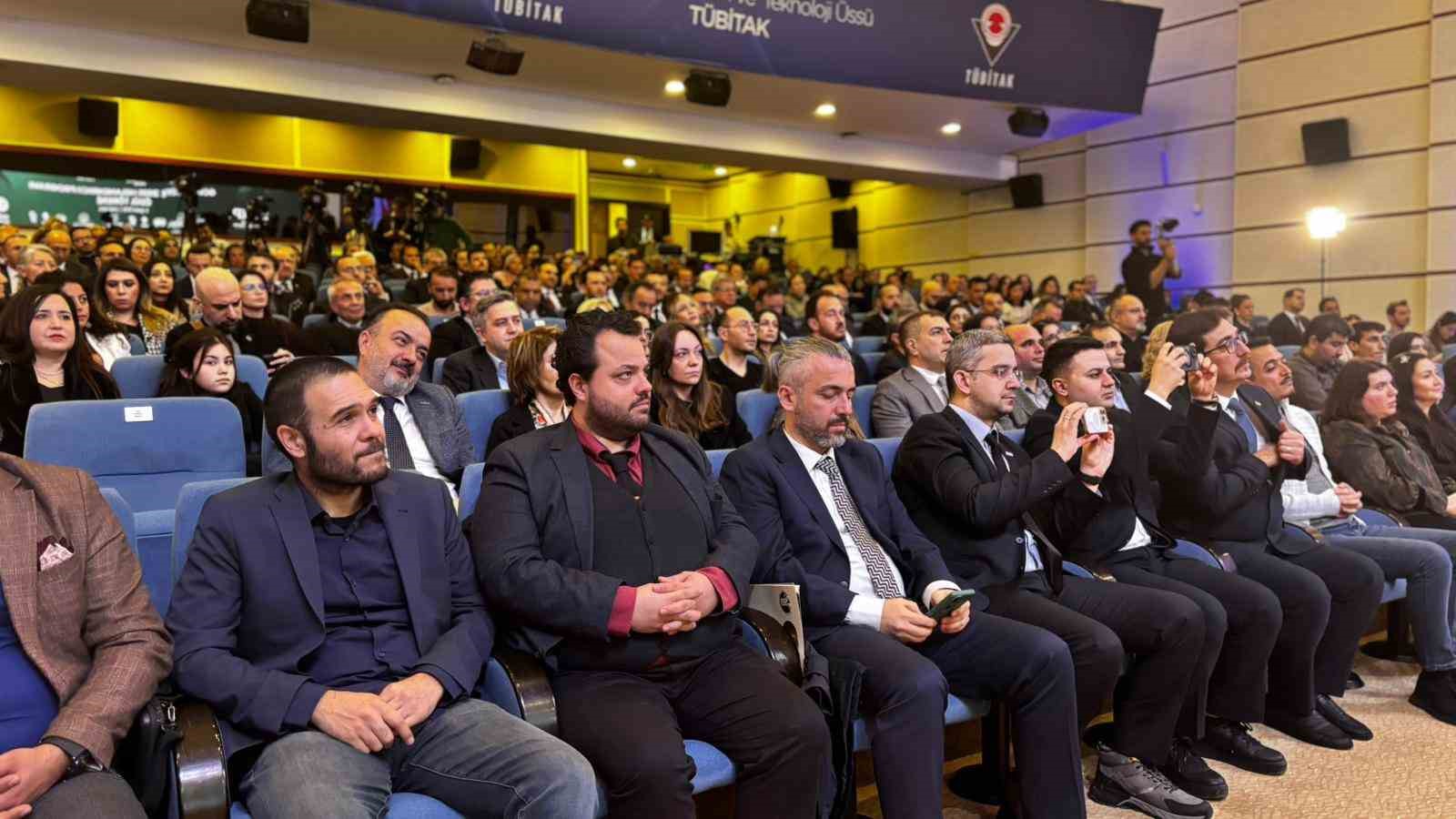 Bakan Göktaş: "Oyunları kapatmak, toptan yasaklamak gibi bir gündemimiz yok"
