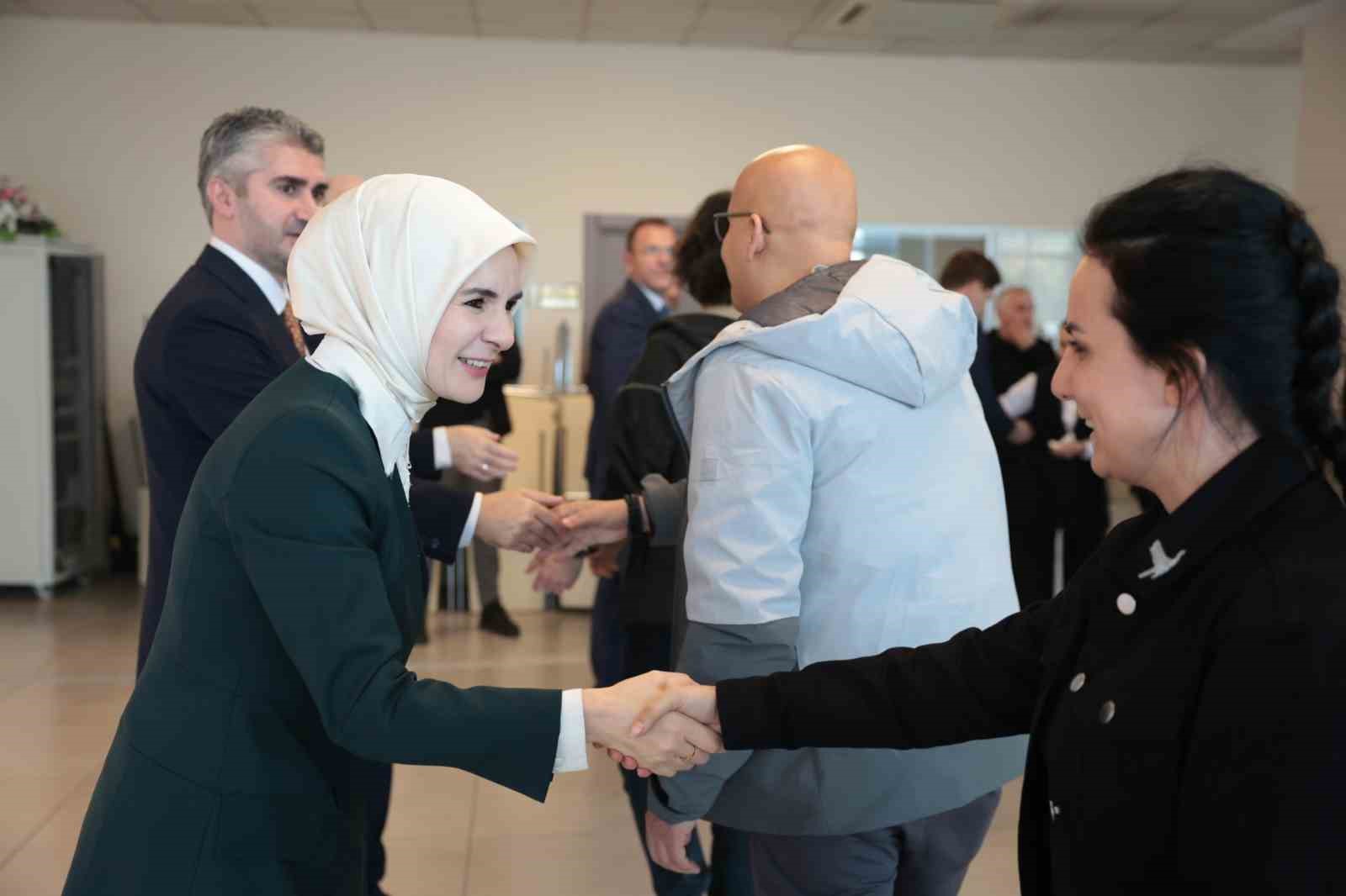 Bakan Göktaş personel ile bayramlaştı
