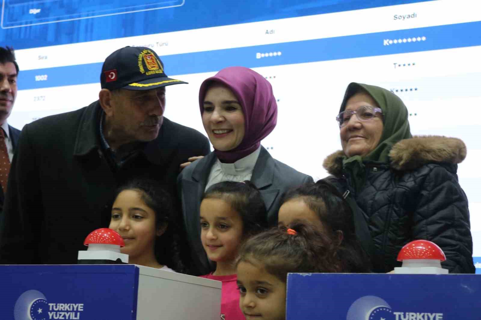 Bakan Göktaş: "Vatandaşlarımızın ev sahibi olma hayalini  "Yüzyılın Konut Projesi" ile gerçek kılıyoruz"
