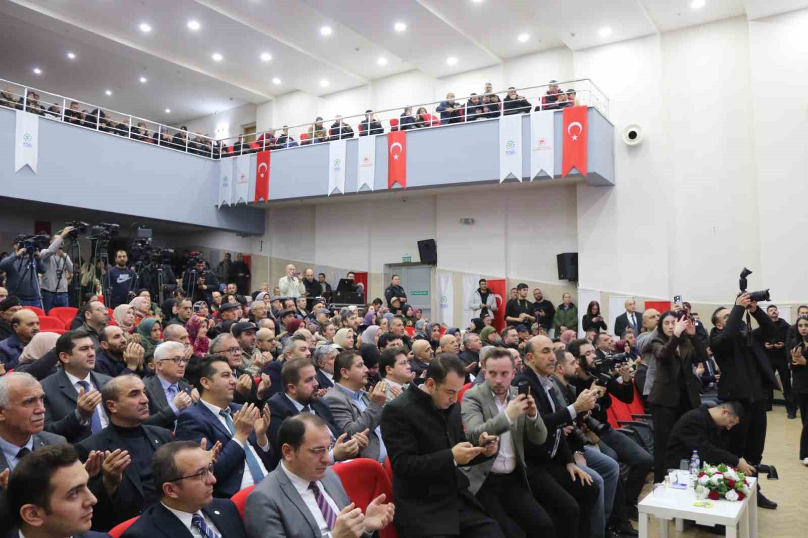 Bakan Göktaş: "Vatandaşlarımızın ev sahibi olma hayalini  "Yüzyılın Konut Projesi" ile gerçek kılıyoruz"
