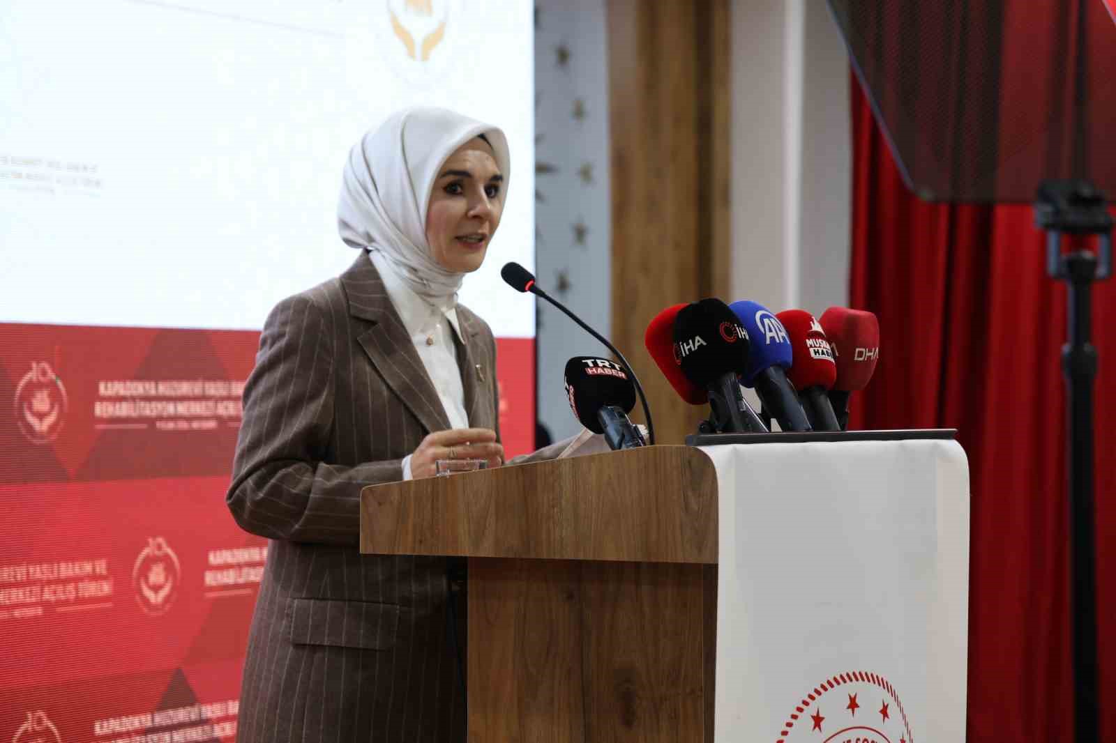 Bakan Göktaş "Yaşlılara yönelik hizmetleri bütüncül bir yaklaşımla sürdürüyoruz"
