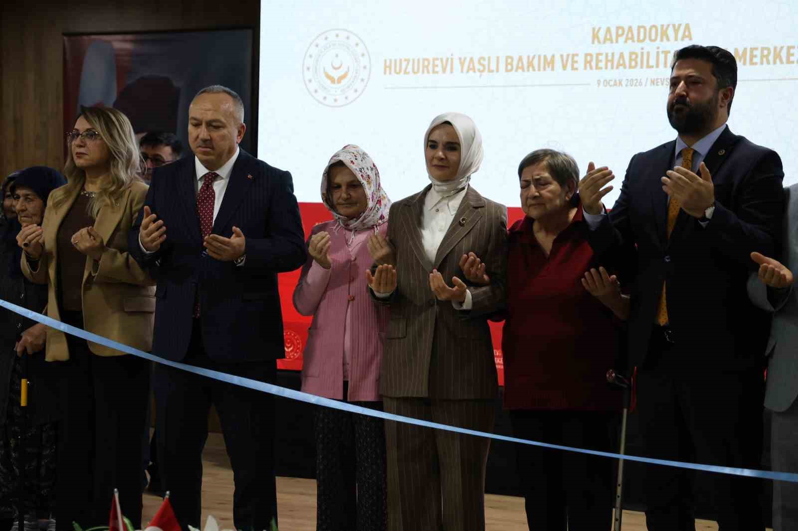 Bakan Göktaş "Yaşlılara yönelik hizmetleri bütüncül bir yaklaşımla sürdürüyoruz"
