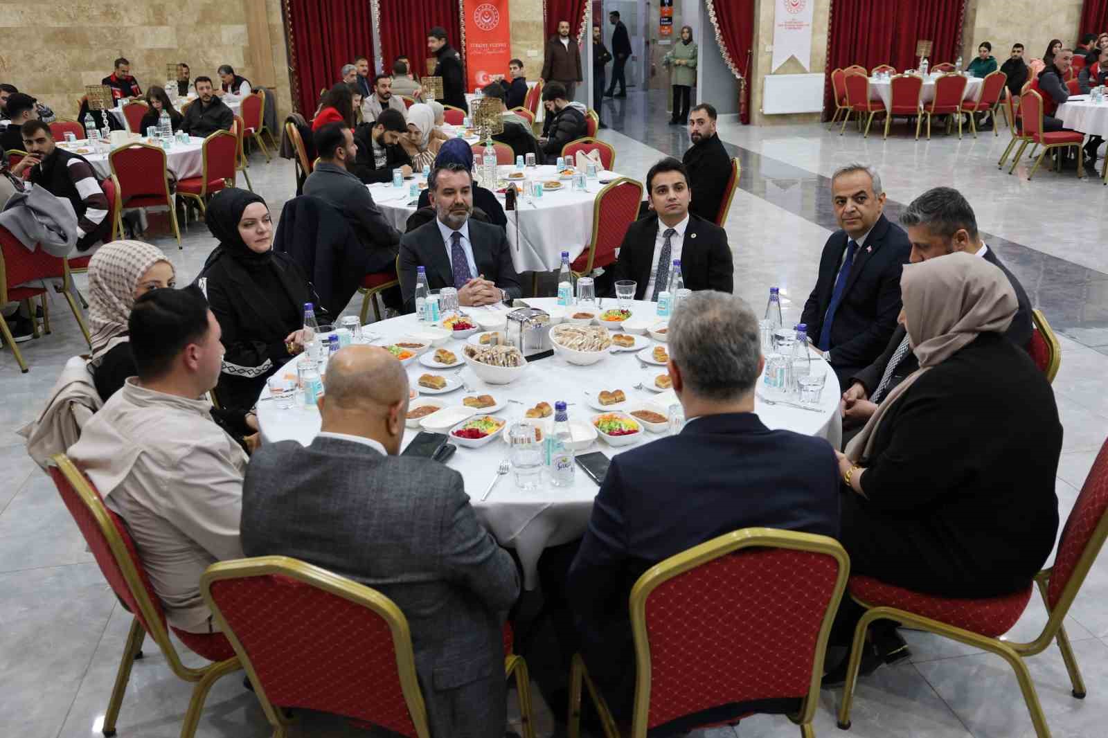 Bakan Göktaş’tan Elazığ’daki genç çiftlere sürpriz telefon: 51 milyon TL’lik dev destek
