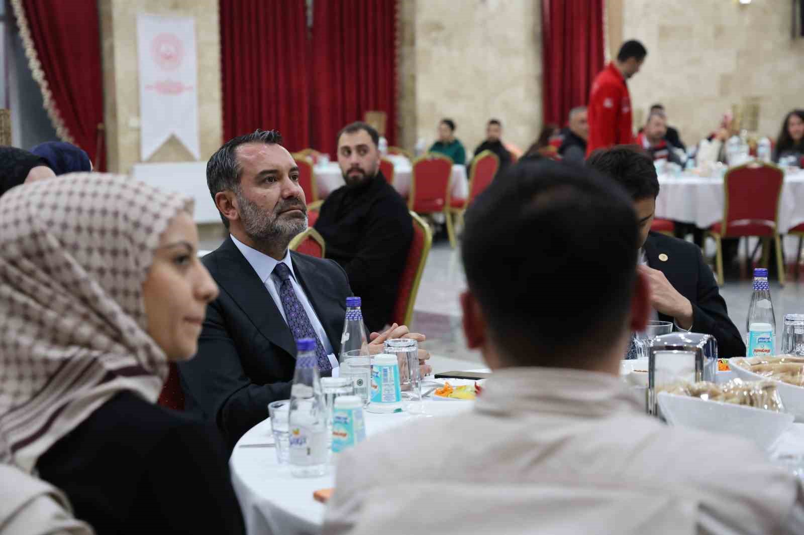 Bakan Göktaş’tan Elazığ’daki genç çiftlere sürpriz telefon: 51 milyon TL’lik dev destek
