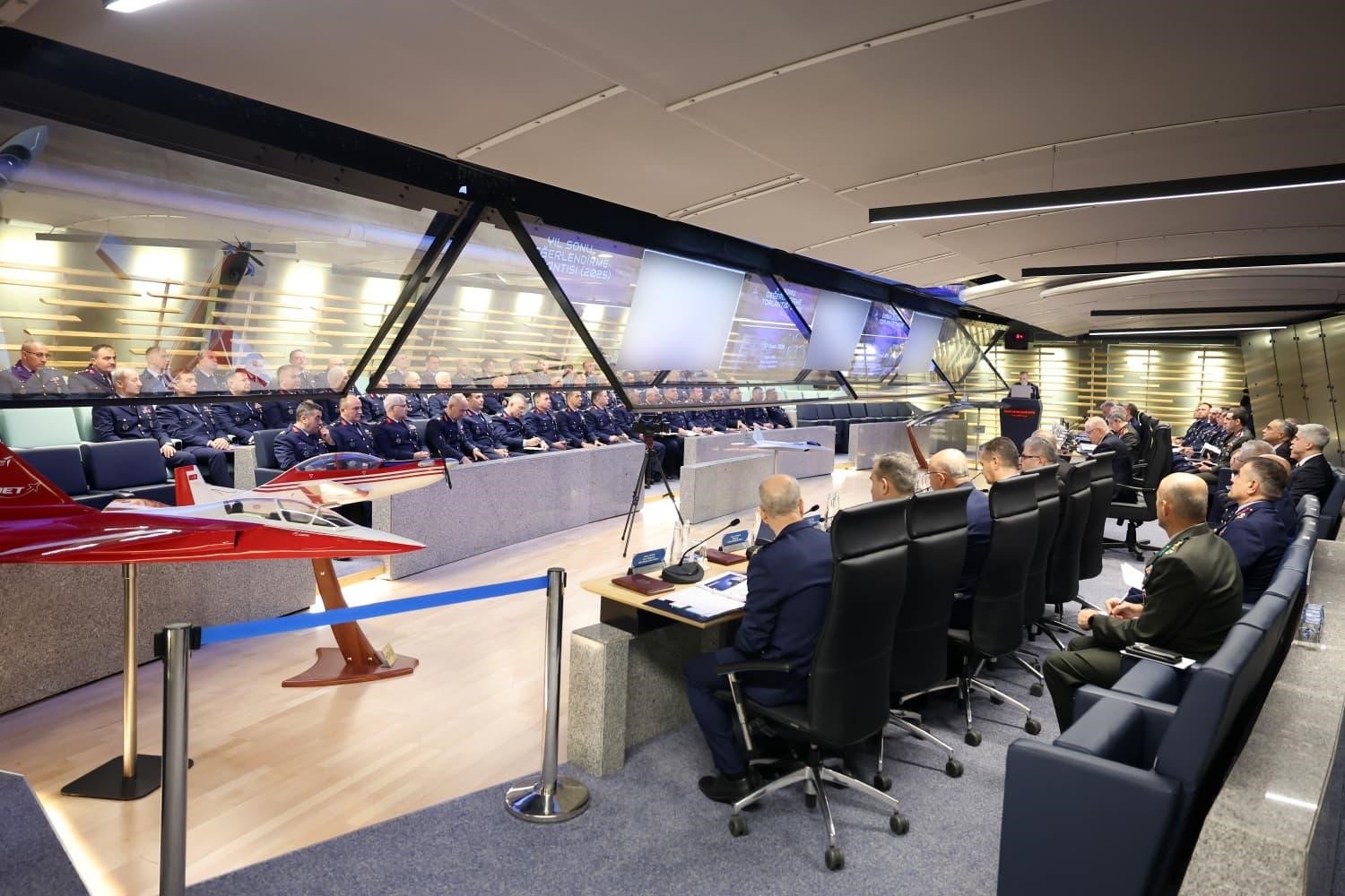 Bakan Güler başkanlığında "Hava Kuvvetleri Komutanlığı Yıllık Değerlendirme Toplantısı" gerçekleştirildi
