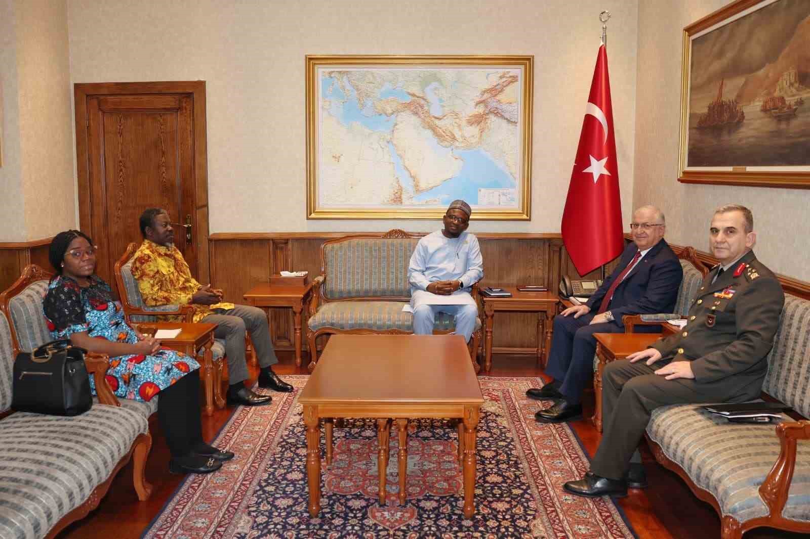 Bakan Güler, Gana’nın Ankara Büyükelçisi Nasiru-Deen’i kabul etti
