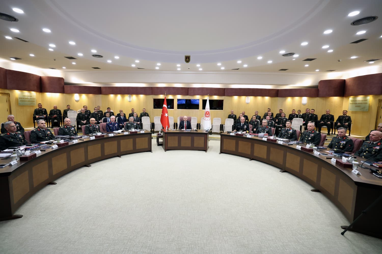 Bakan Güler, Kara Kuvvetleri Komutanlığındaki değerlendirme toplantısına katıldı
