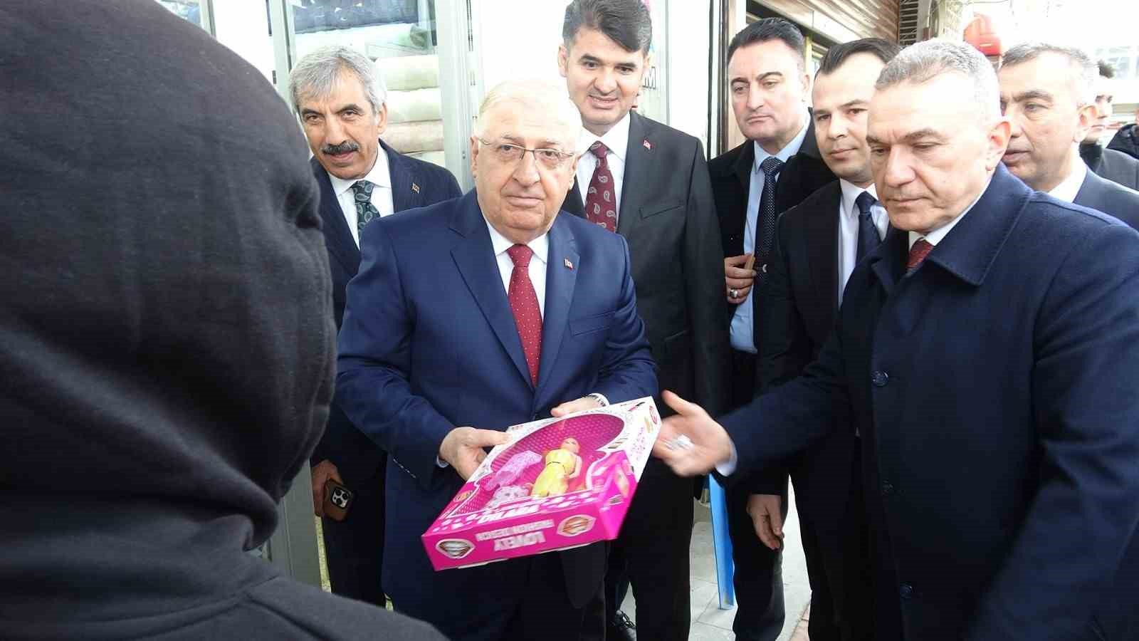 Bakan Güler, Kilis’te esnaf ve vatandaşlarla bir araya geldi
