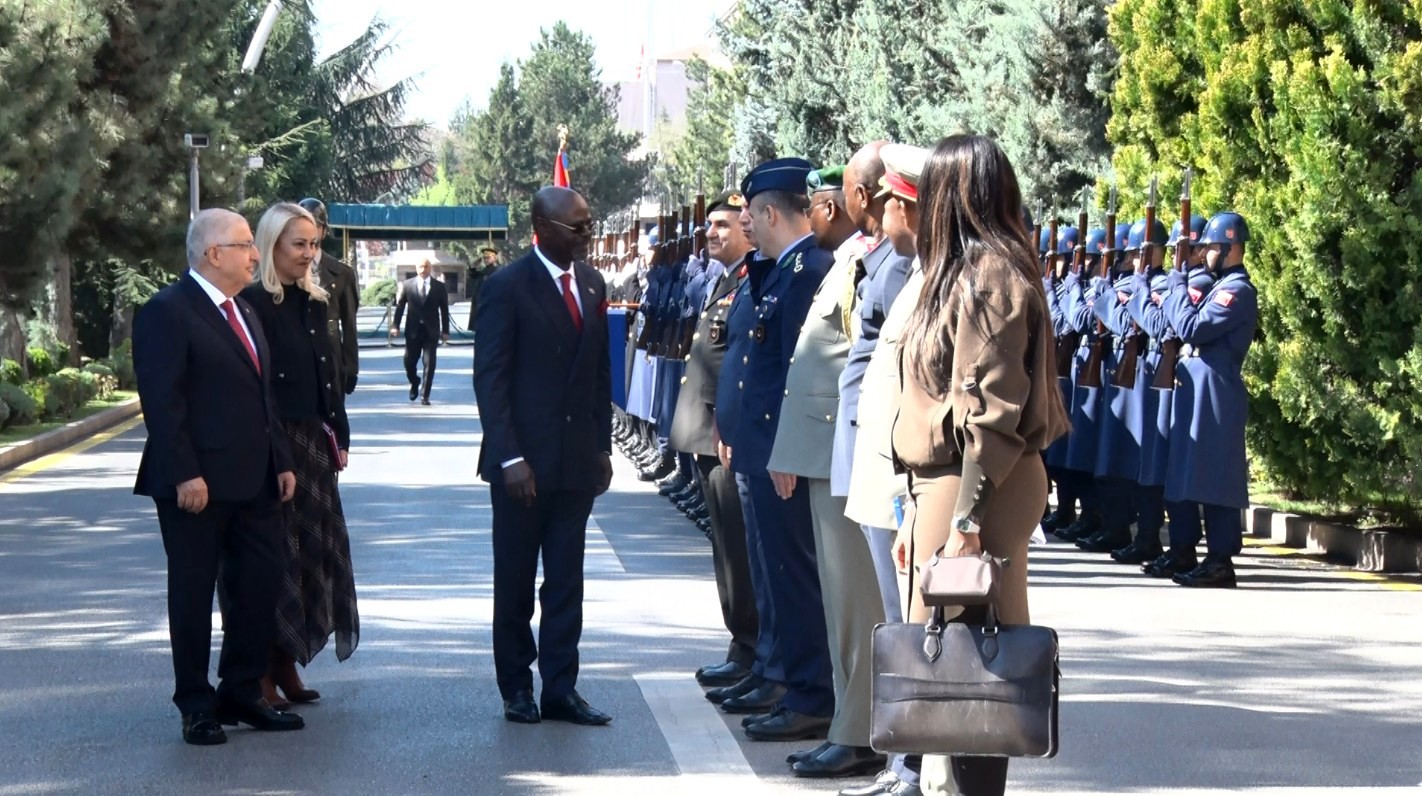 Bakan Güler, Kongo Demokratik Cumhuriyeti Cumhurbaşkanı Yardımcısı Muadiamvita ile görüştü
