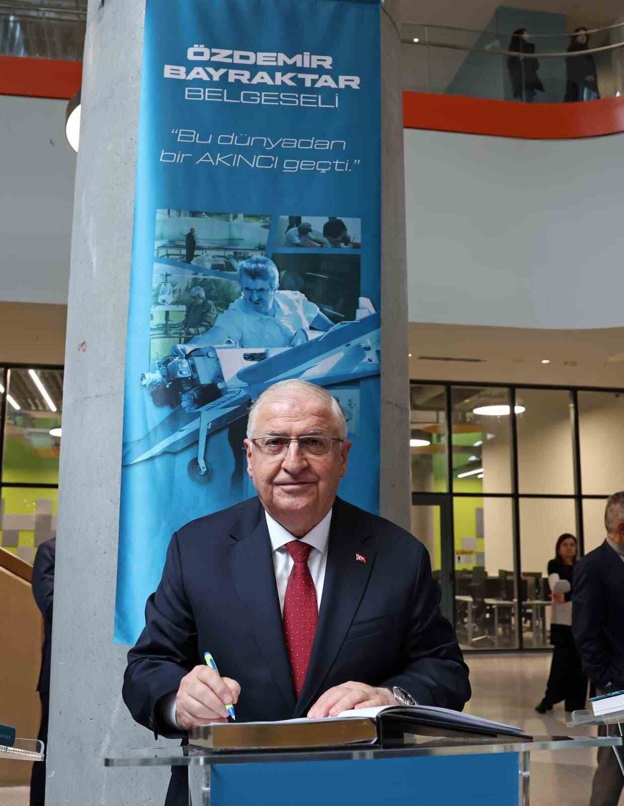 Bakan Güler, merhum Özdemir Bayraktar anısına hazırlanan belgeseli izledi
