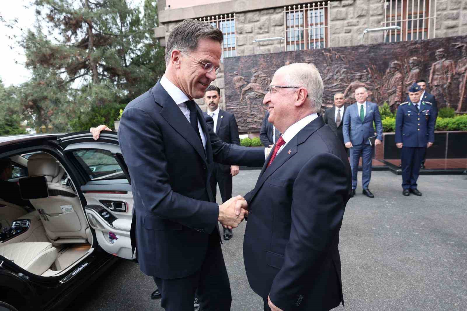Bakan Güler,  NATO Genel Sekreteri Rutte ile bir araya geldi
