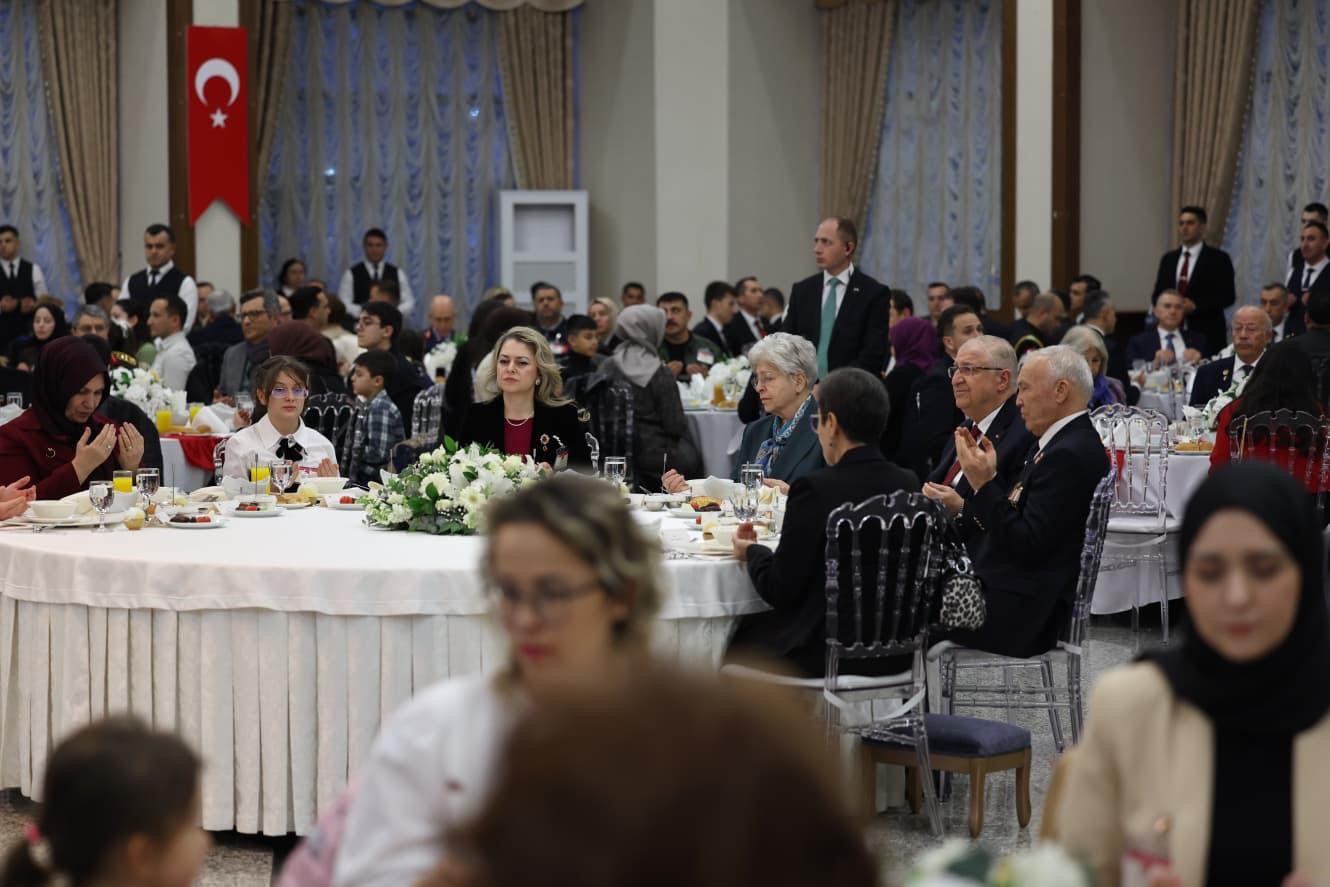 Bakan Güler, şehit aileleri ve gazilerle iftarda bir araya geldi
