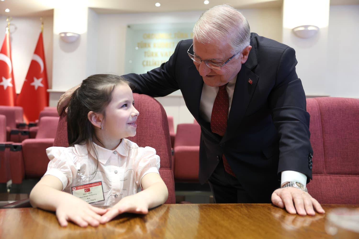 Bakan Güler şehit ve gazilerin çocuklarıyla bir araya geldi
