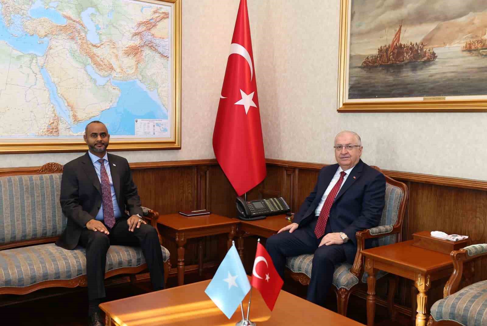 Bakan Güler, Somali Limanlar ve Deniz Ulaştırma Bakanı Nur’la görüştü
