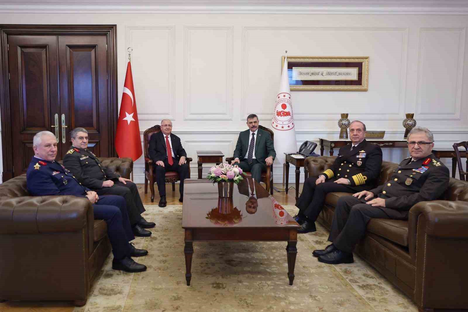 Bakan Güler ve komuta kademesinden İçişleri Bakanı Çiftçi’ye ziyaret
