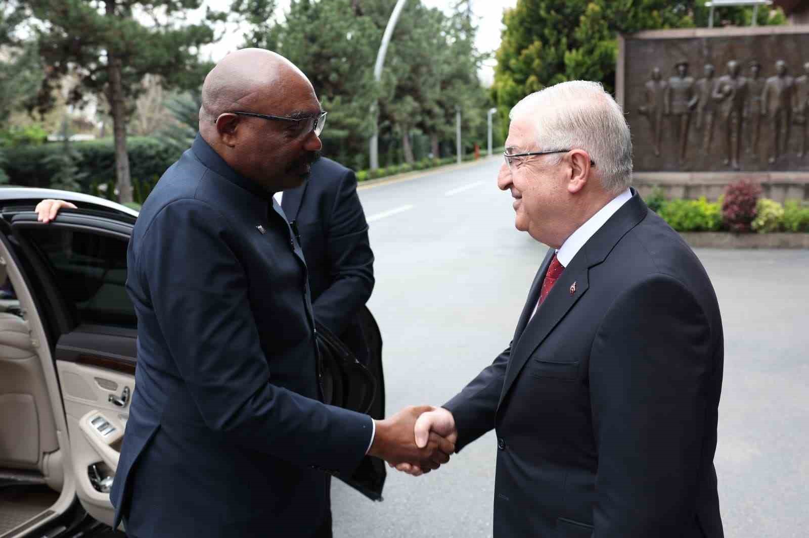 Bakan Güler, Zambiyalı mevkidaşı Lufuma ile bir araya geldi
