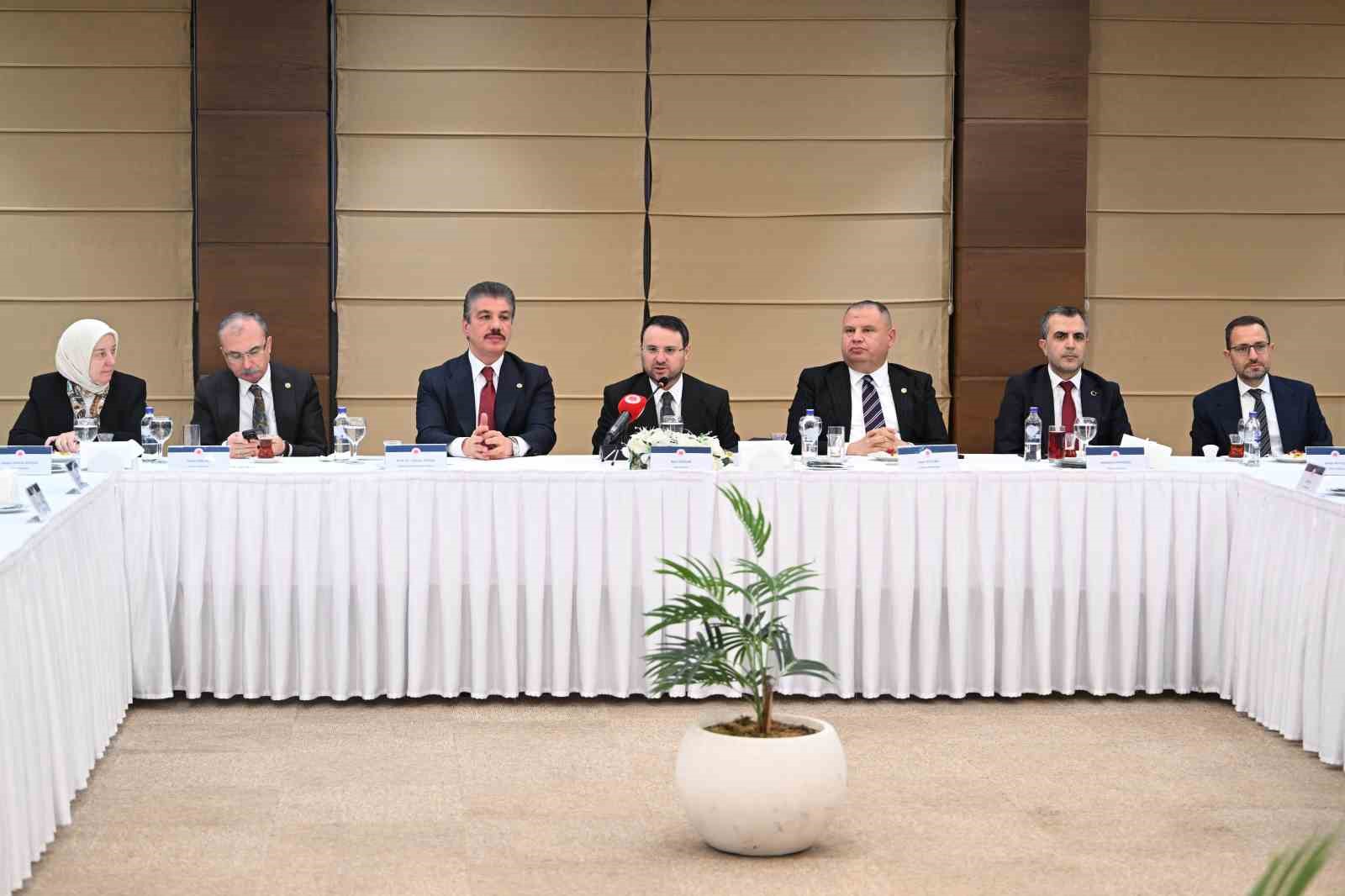 Bakan Gürlek: "İzmir, Ankara ve İstanbul’da bir irtibat bürosu kuracağız"
