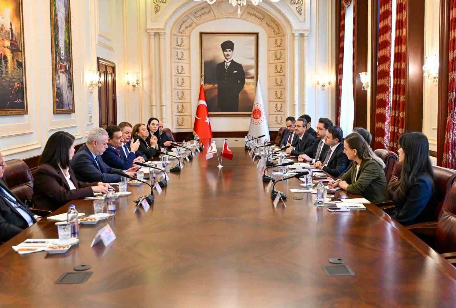 Bakan Gürlek, KKTC İçişleri Bakanı Oğuz ile bir araya geldi
