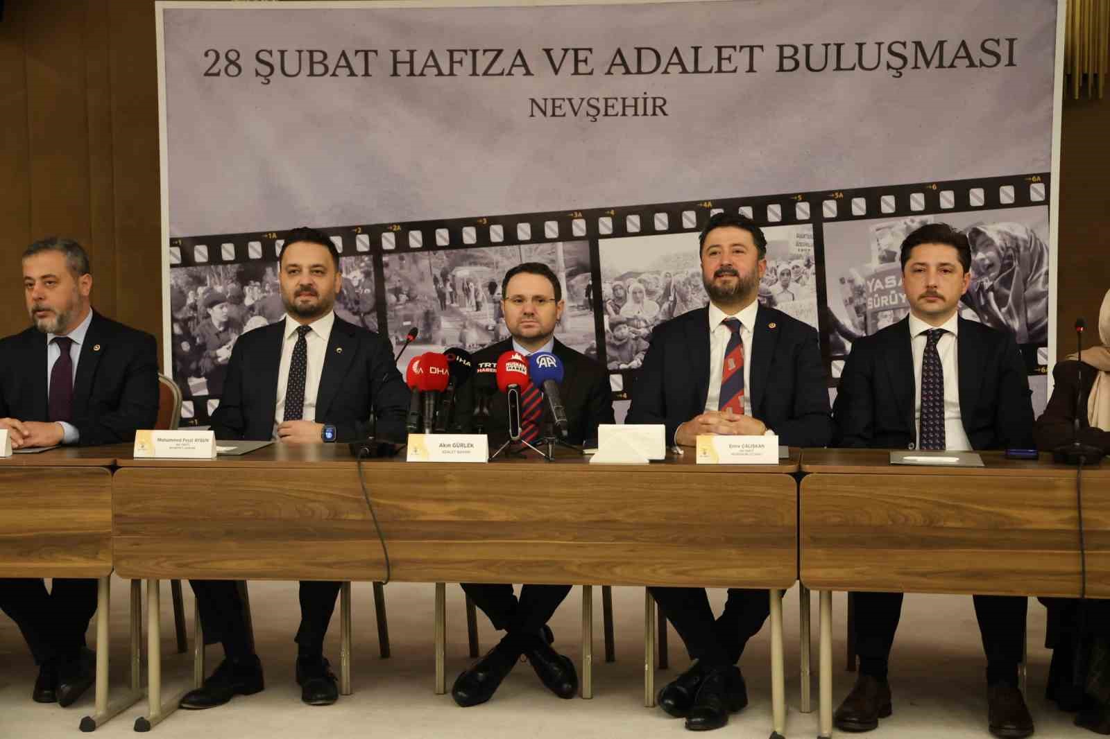 Bakan Gürlek, Nevşehir’de 28 Şubat mağdurlarıyla buluştu
