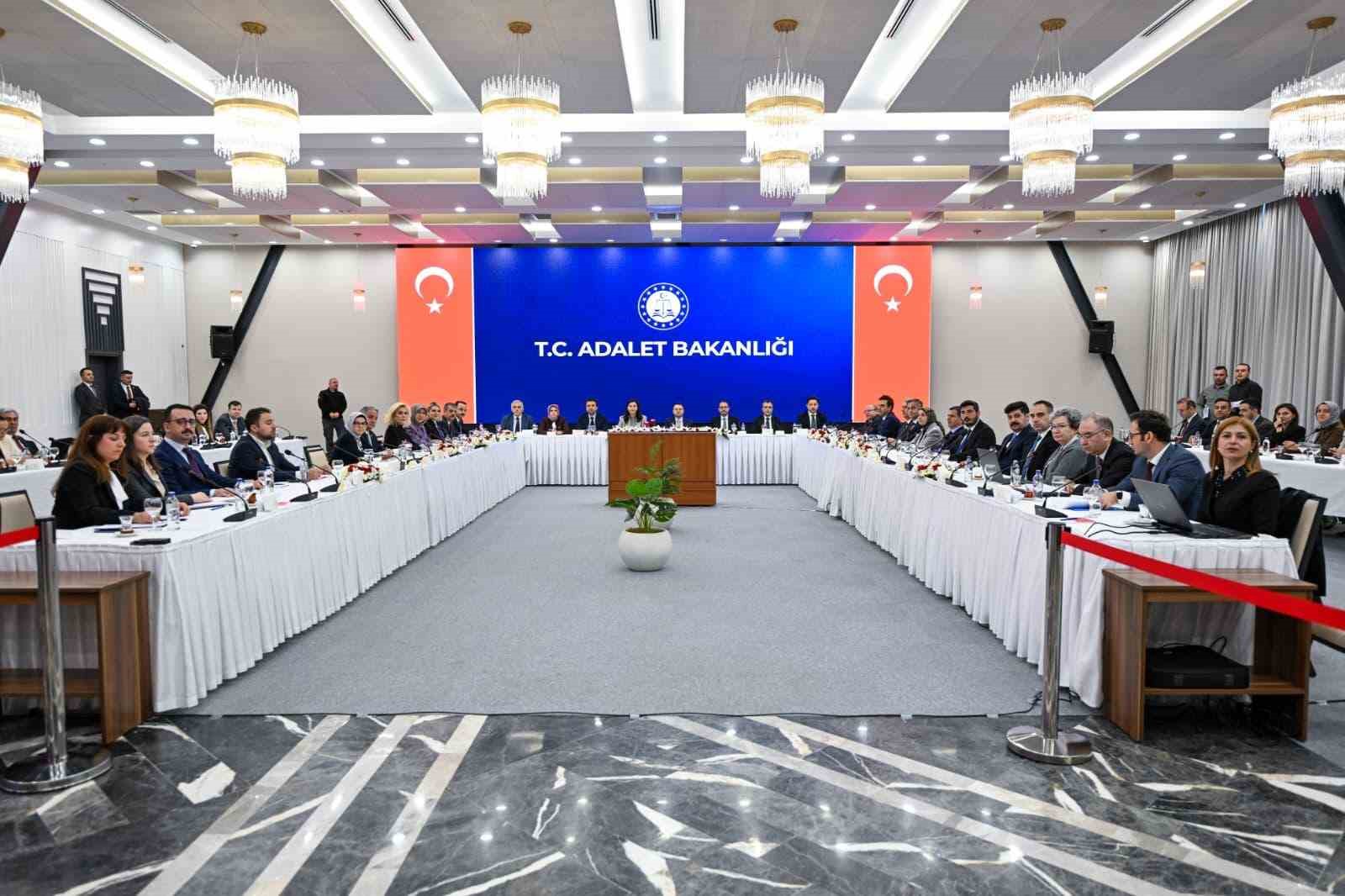 Bakan Gürlek: "Toplumun yüzde 81’inin çocuklara verilen cezaların yetersiz olduğu konusunda bir algısı var"
