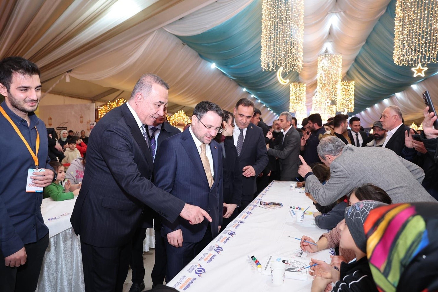 Bakan Gürlek’ten Sultangazi etkinlik çadırı ziyareti
