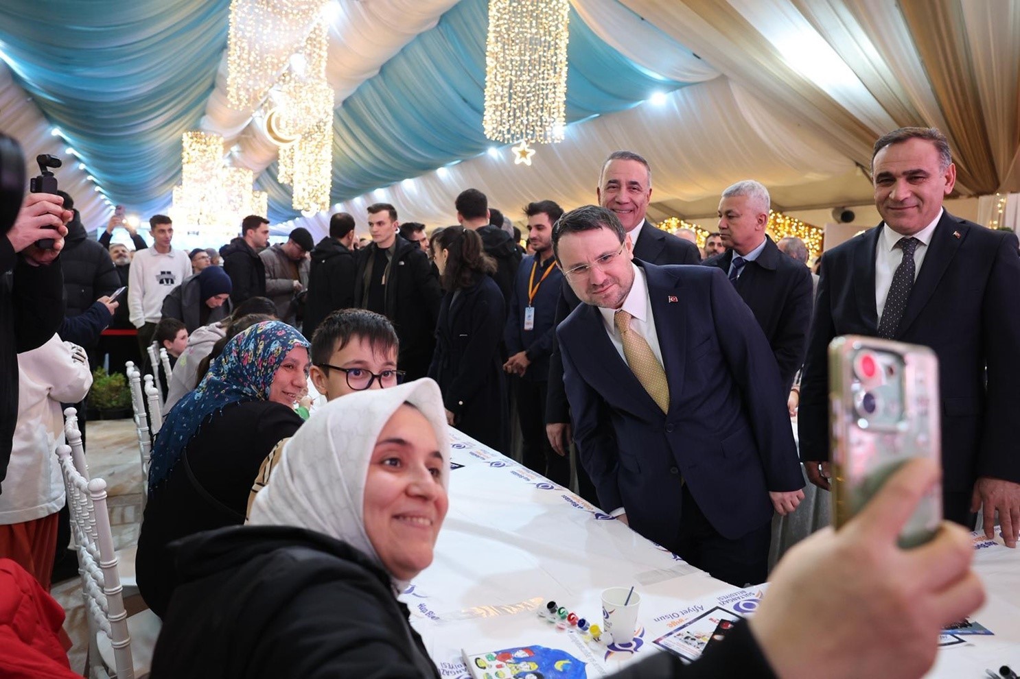 Bakan Gürlek’ten Sultangazi etkinlik çadırı ziyareti
