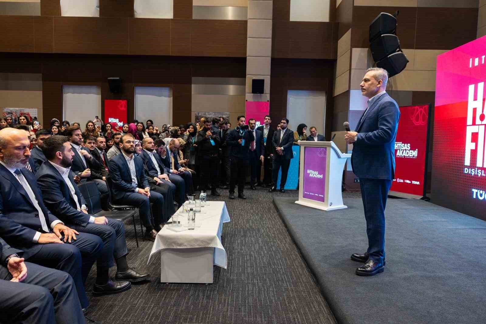 Bakan Hakan Fidan: "Eyleme ihtiyacımız olduğu kadar bilgiye, öğrenmeye, tecrübe aktarımına da ihtiyacımız var"
