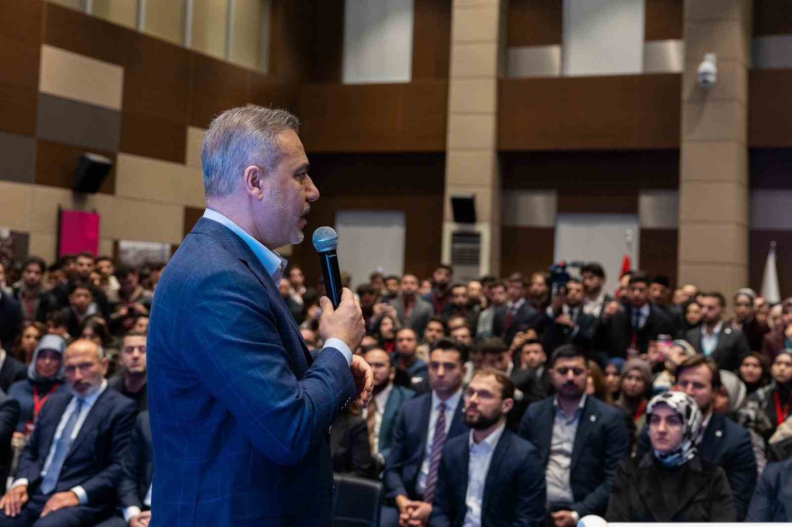 Bakan Hakan Fidan: "Eyleme ihtiyacımız olduğu kadar bilgiye, öğrenmeye, tecrübe aktarımına da ihtiyacımız var"
