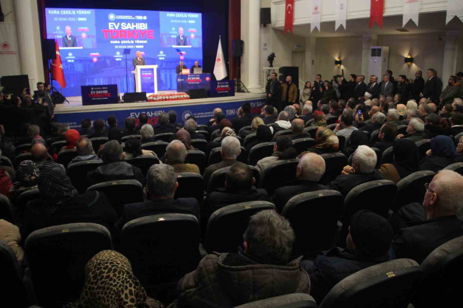 Bakan Işıkhan: "500 bin konut projesi Türkiye tarihinde şimdiye kadar atılmış en büyük adım"
