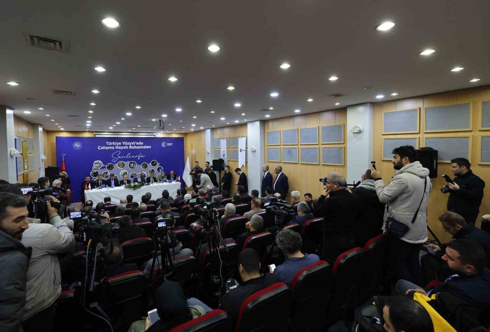 Bakan Işıkhan, Şanlıurfa’da iş adamlarıyla buluştu
