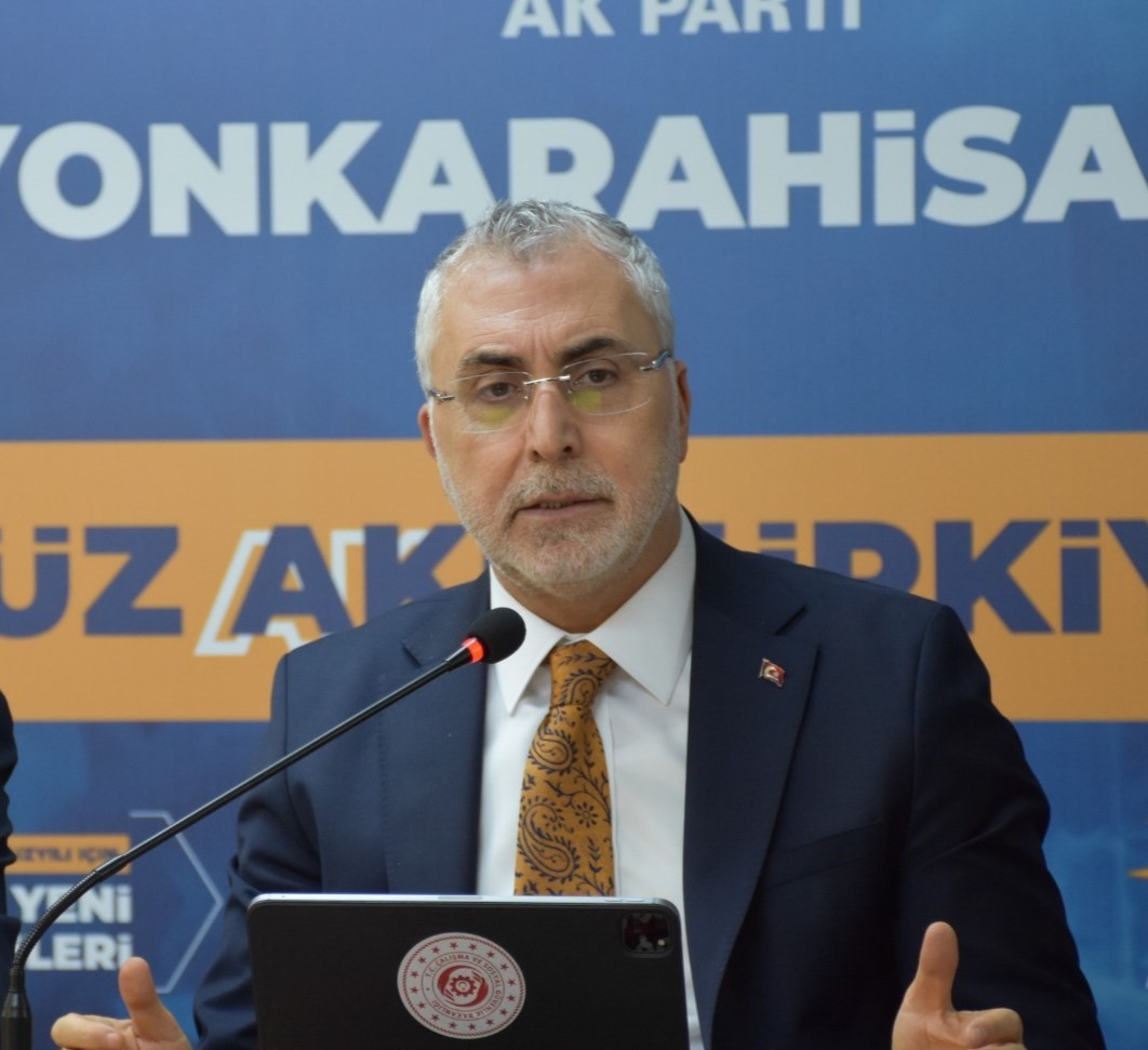 Bakan Işıkhan: "Şu anda, dünya tarihine yeni bir başlık açıldığı bir dönemden geçiyoruz"
Bakan Işıkhan: "Şu anda, dünya tarihine yeni bir başlık açıldığı bir dönemden geçiyoruz"