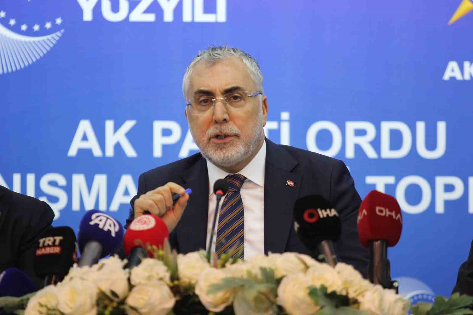 Bakan Işıkhan: "TÜİK verilene göre işsizlik oranı son 25 yılın en düşük seviyesinde"
Bakan Işıkhan: "TÜİK verilene göre işsizlik oranı son 25 yılın en düşük seviyesinde"