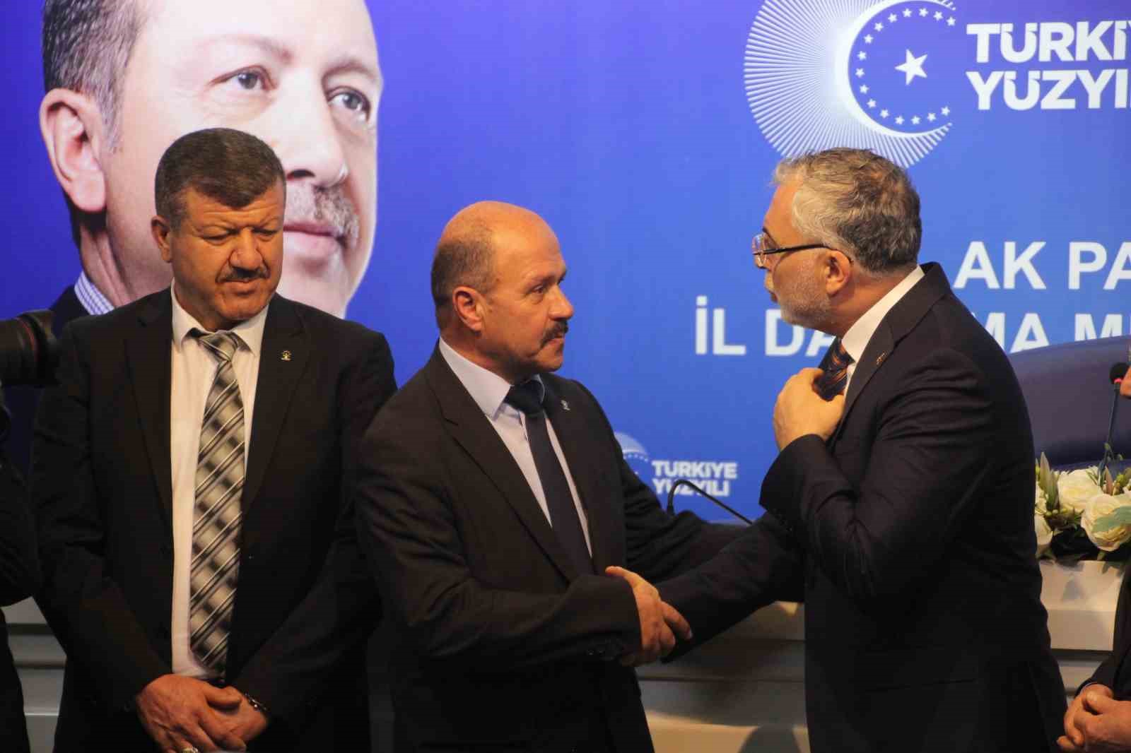 Bakan Işıkhan: "TÜİK verilene göre işsizlik oranı son 25 yılın en düşük seviyesinde"
Bakan Işıkhan: "TÜİK verilene göre işsizlik oranı son 25 yılın en düşük seviyesinde"