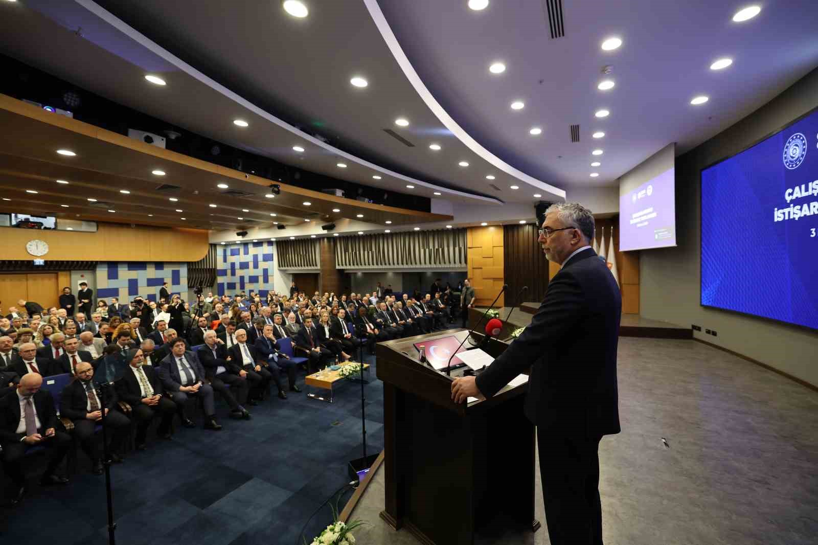 Bakan Işıkhan: "Türkiye’nin potansiyelini sosyal diyalog, istişare kültürü ve ortak akılla zirveye taşıyacağız"
