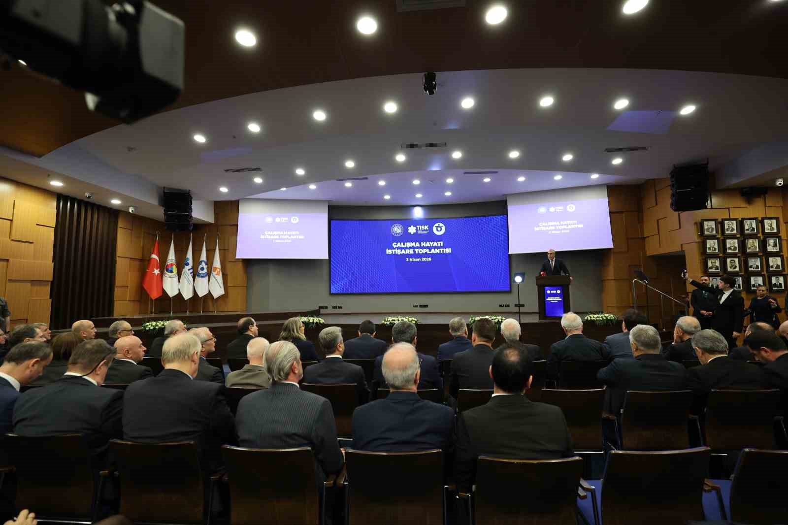 Bakan Işıkhan: "Türkiye’nin potansiyelini sosyal diyalog, istişare kültürü ve ortak akılla zirveye taşıyacağız"
