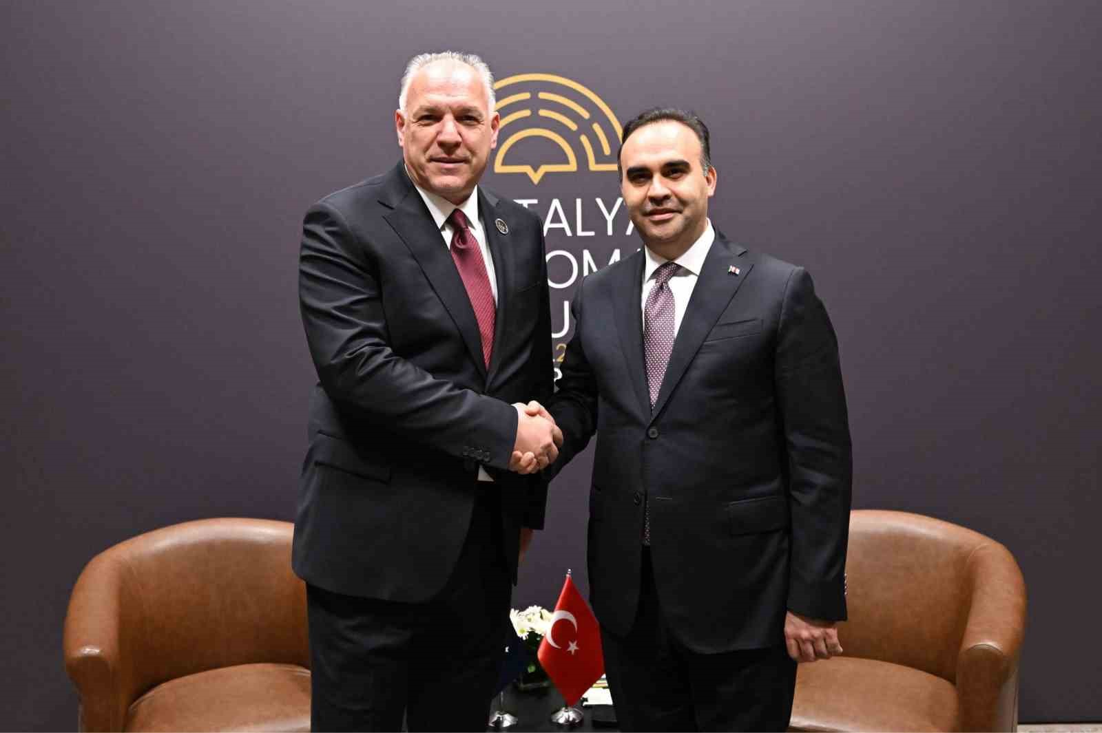 Bakan Kacır, 5. Antalya Diploması Forumu’nda çeşitli ülkelerden üst düzey isimlerle bir araya geldi
