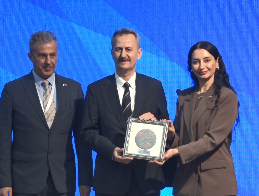 Bakan Kacır: "KOBİ’lerimize ve büyük ölçekli firmalarımıza, 50 milyon liraya kadar finansman sunuyoruz"
