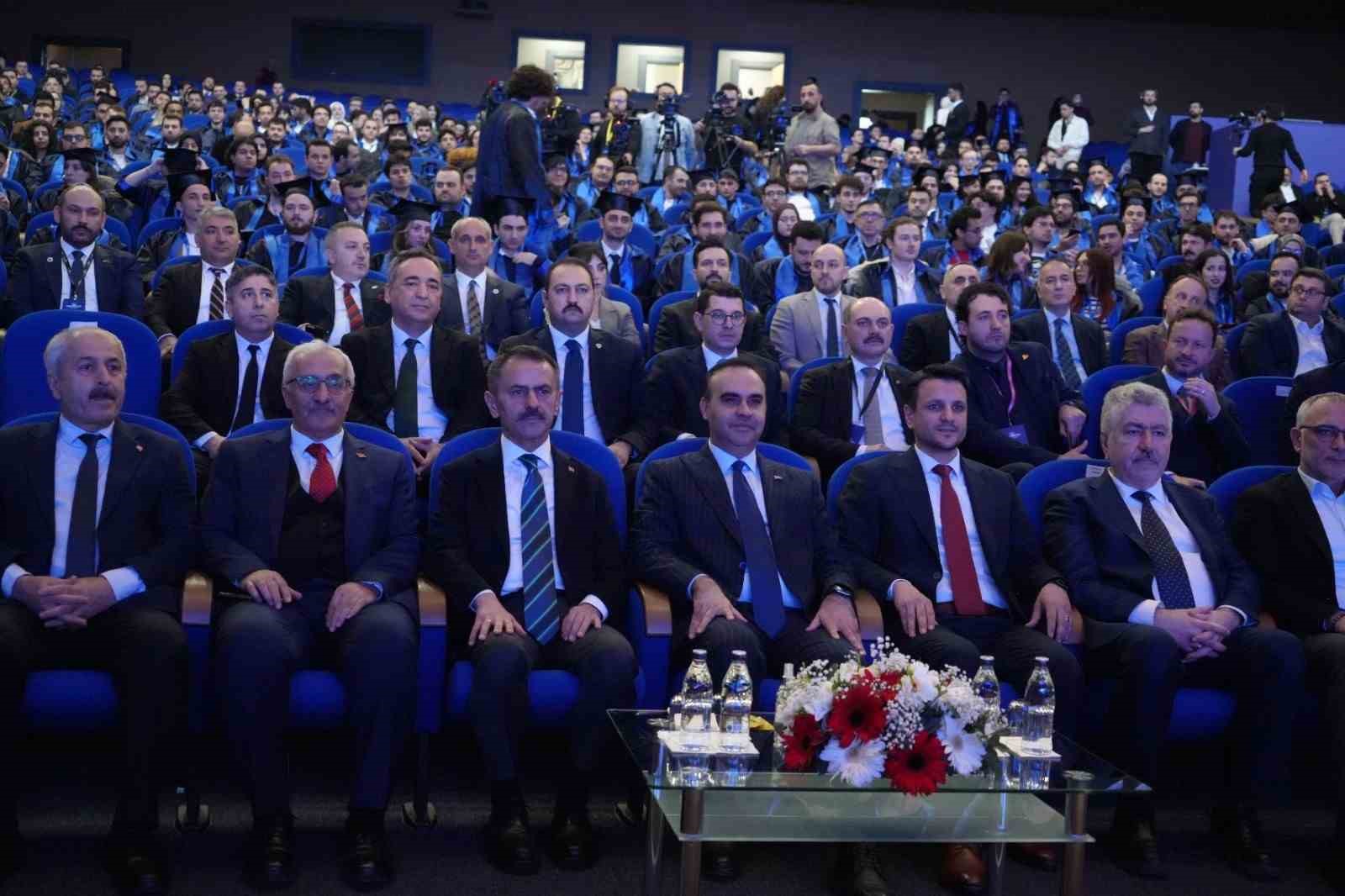 Bakan Kacır, yeni nesil 407 yazılımcı gencin heyecanını paylaştı
