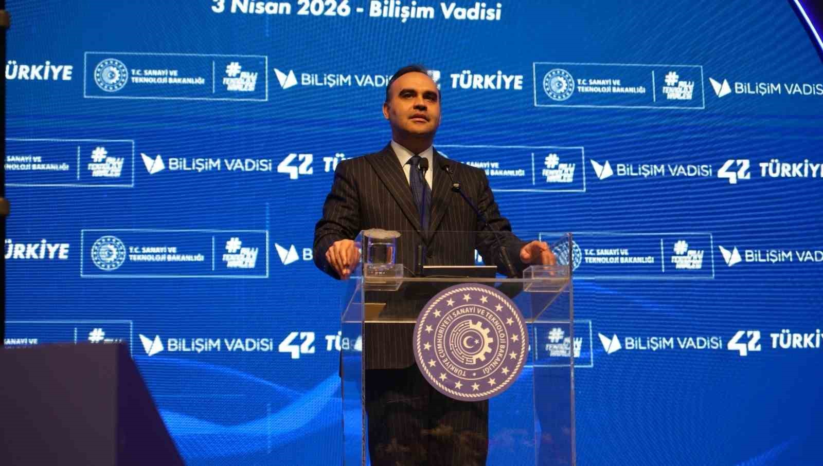 Bakan Kacır, yeni nesil 407 yazılımcı gencin heyecanını paylaştı
