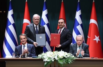 Bakan Kacır, Yunan mevkidaşı Theodorikakos ile bir araya geldi
