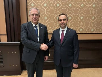 Bakan Kacır, Yunan mevkidaşı Theodorikakos ile bir araya geldi
